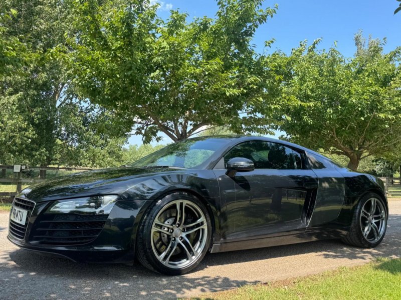 AUDI R8