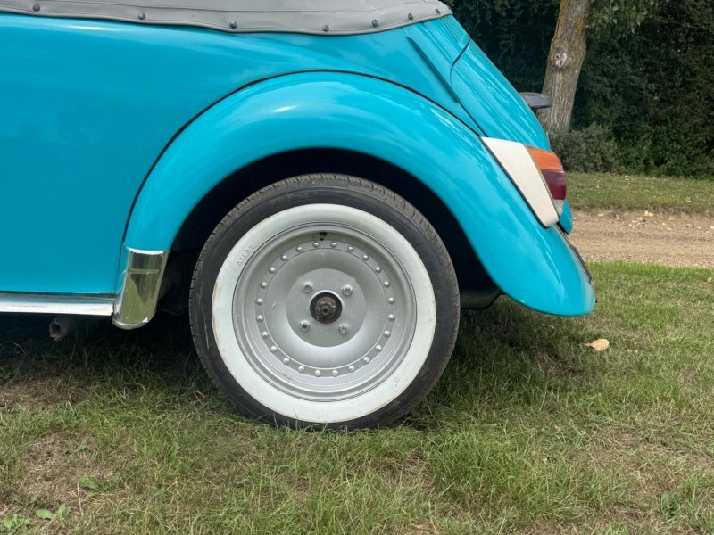 VOLKSWAGEN BEETLE