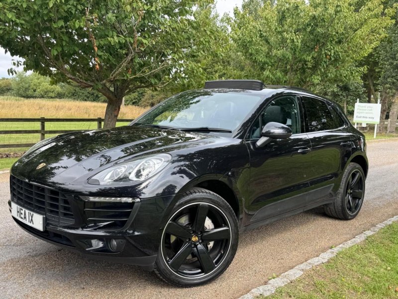 PORSCHE MACAN